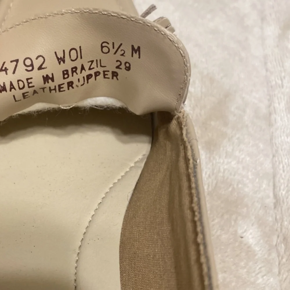 Rockport Size 6.5M Solid Beige Leather Tasseled Loafers - EUC